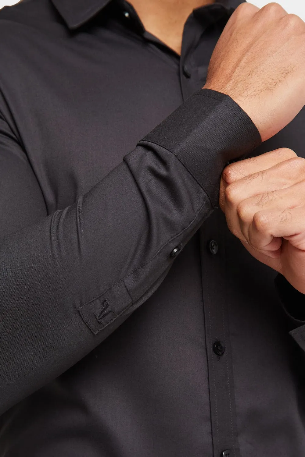 Athletic Fit Dress Shirt in Black