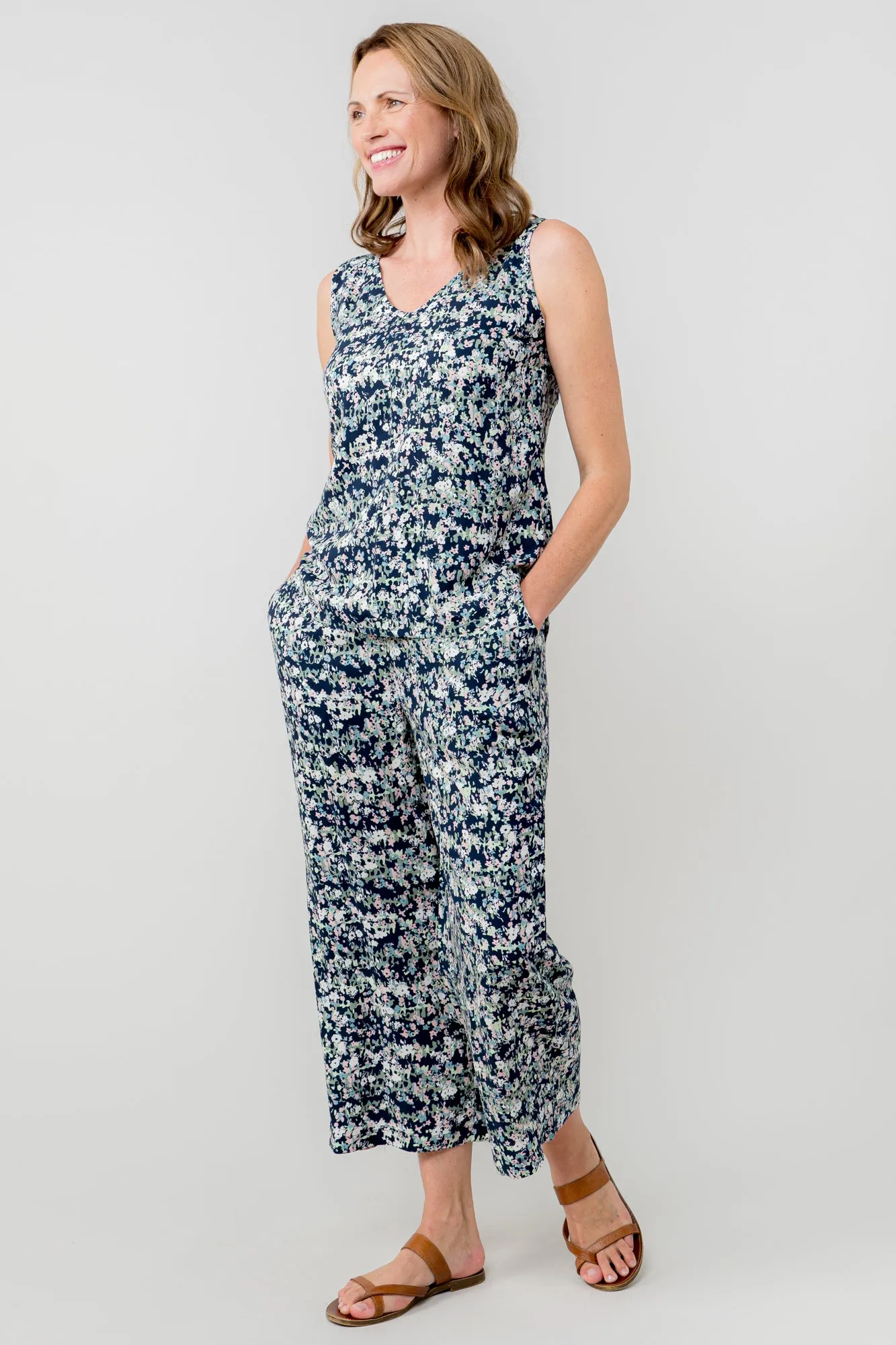 Lily & Me LM25072N Greta Trousers Rose Trellis Cropped Wide Leg Navy